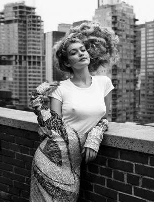 Прикрепленное изображение: dzhidzhi-khadid-fotograf-sebastyan-faena_thumbnail.jpg